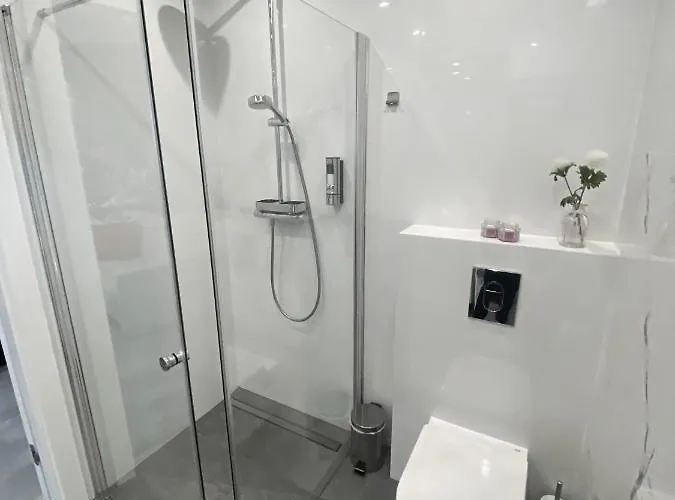 Manhattan Center Apartment *